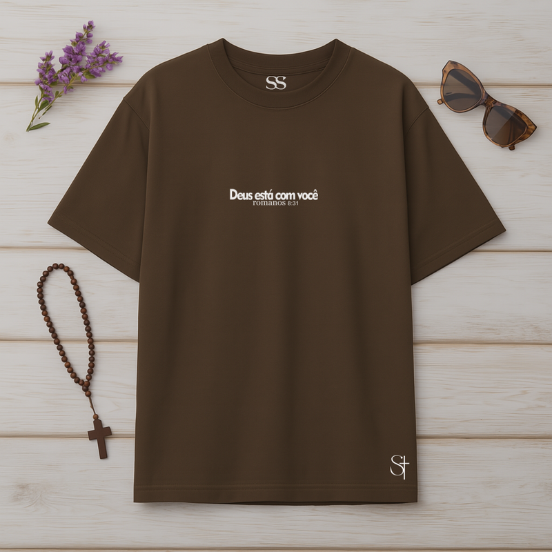 Camiseta Oversized Deus Esta Com Você