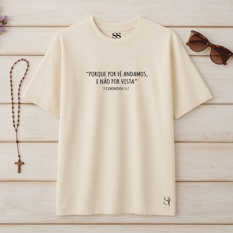 Camiseta Oversized Por Fé Andamos