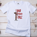 Camiseta Feminina Branca O Amor Pregado Na Cruz