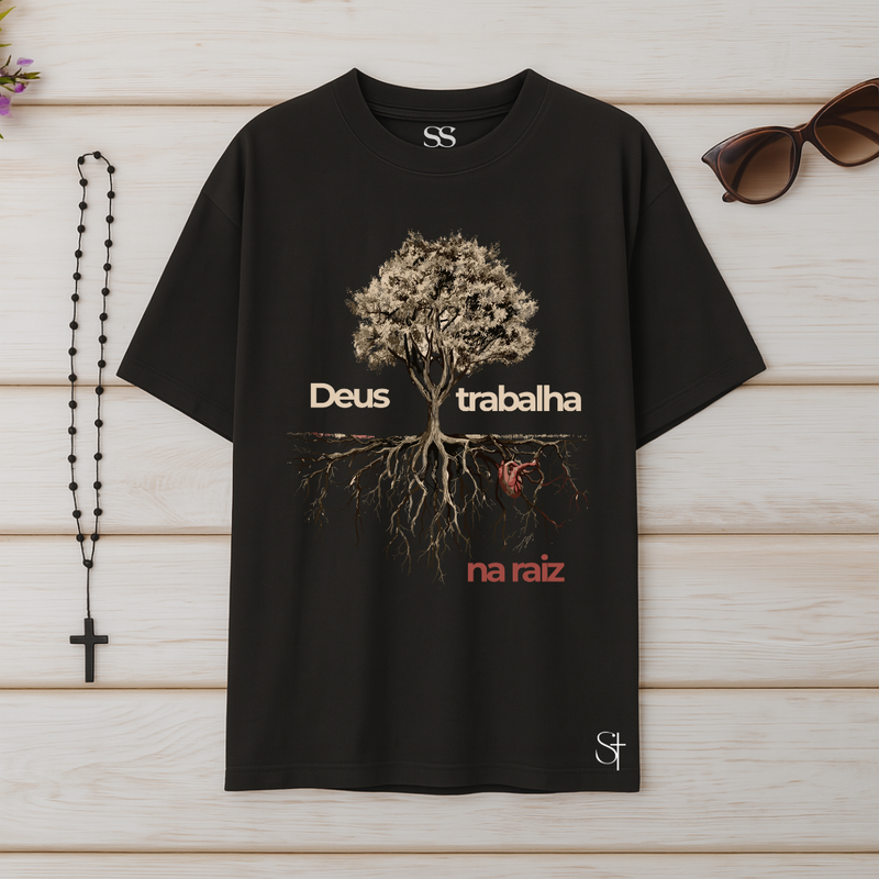 Camiseta Oversized Deus Trabalha Na Raiz
