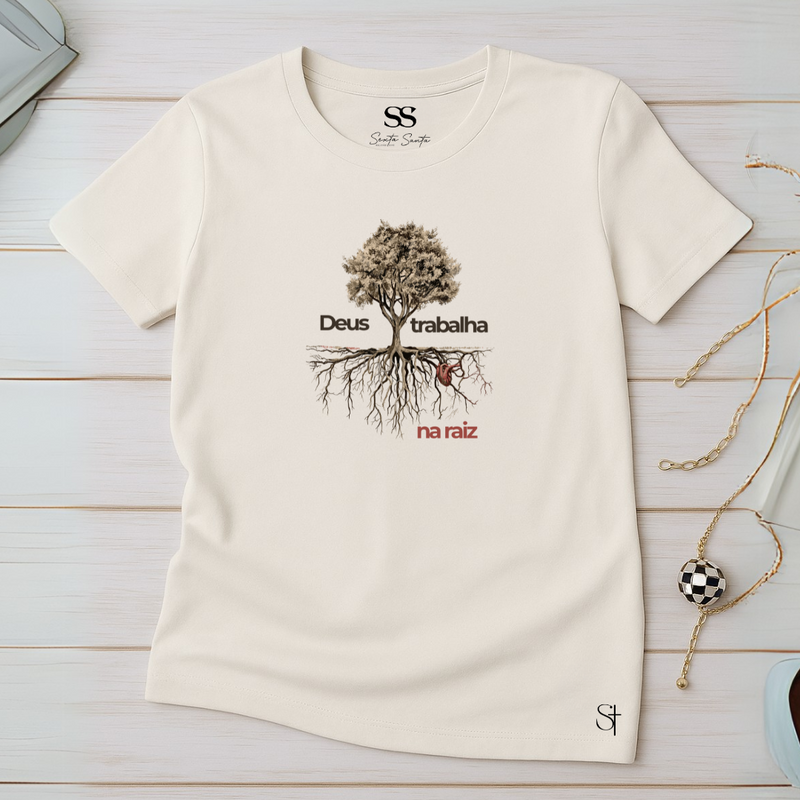 Camiseta Feminina Deus Trabalha Na Raiz