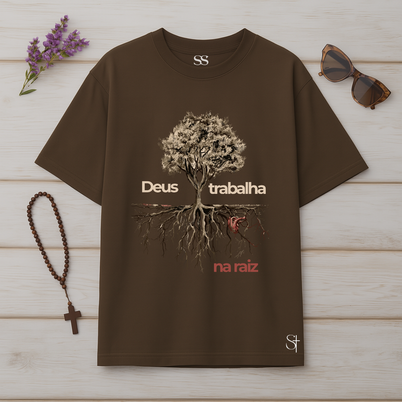 Camiseta Oversized Deus Trabalha Na Raiz