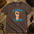 Camiseta Arma Desses Tempos
